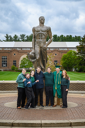 26MSUSpringGrads-0501-Alumni-308