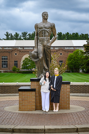 26MSUSpringGrads-0501-Alumni-320