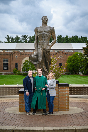 26MSUSpringGrads-0501-Alumni-305