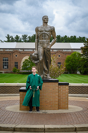 26MSUSpringGrads-0501-Alumni-304