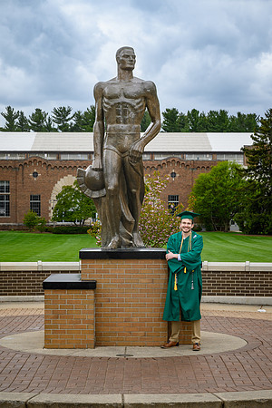 26MSUSpringGrads-0501-Alumni-307