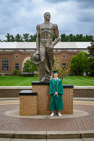 26MSUSpringGrads-0501-Alumni-317