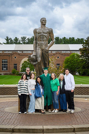 26MSUSpringGrads-0501-Alumni-301