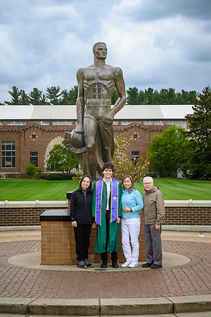 26MSUSpringGrads-0501-Alumni-315