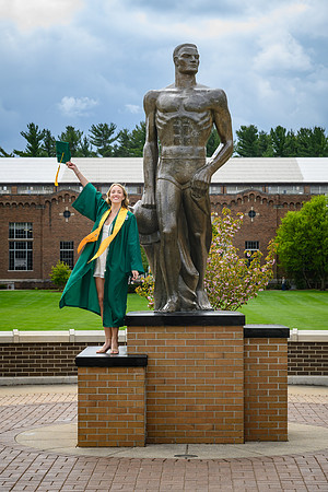 26MSUSpringGrads-0501-Alumni-228