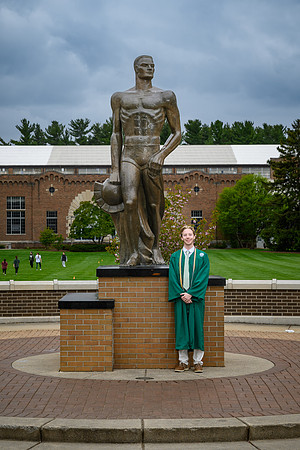 26MSUSpringGrads-0501-Alumni-408