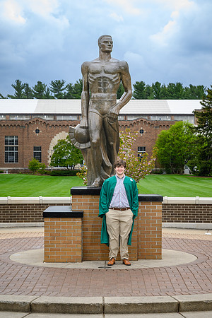 26MSUSpringGrads-0501-Alumni-340
