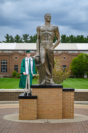 26MSUSpringGrads-0501-Alumni-357
