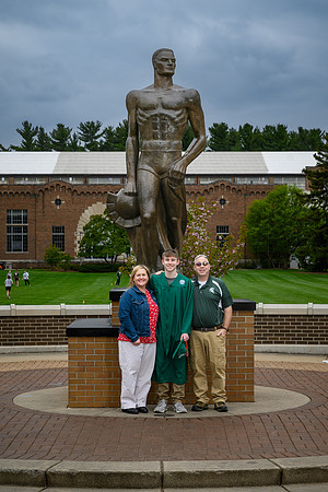 26MSUSpringGrads-0501-Alumni-414