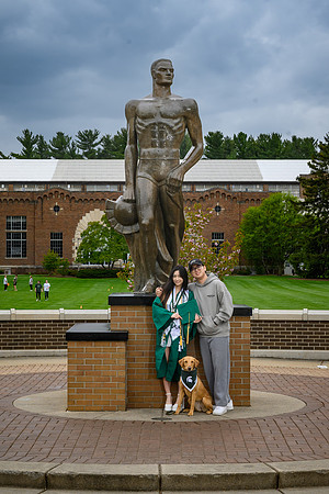 26MSUSpringGrads-0501-Alumni-400