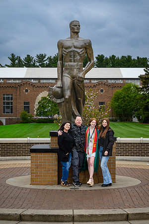 26MSUSpringGrads-0501-Alumni-417