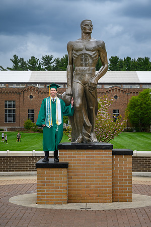 26MSUSpringGrads-0501-Alumni-375