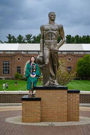 26MSUSpringGrads-0501-Alumni-404