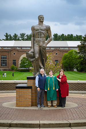 26MSUSpringGrads-0501-Alumni-434