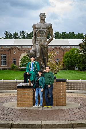 26MSUSpringGrads-0501-Alumni-452