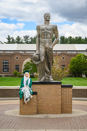 26MSUSpringGrads-0502-Alumni-040