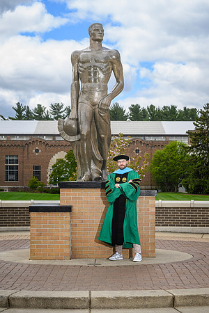 26MSUSpringGrads-0502-Alumni-008