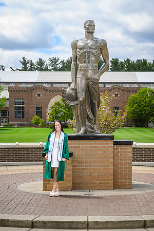 26MSUSpringGrads-0502-Alumni-011