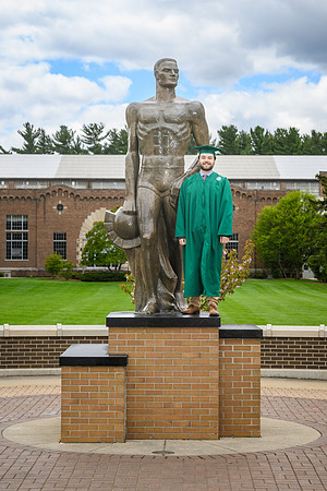 26MSUSpringGrads-0502-Alumni-038