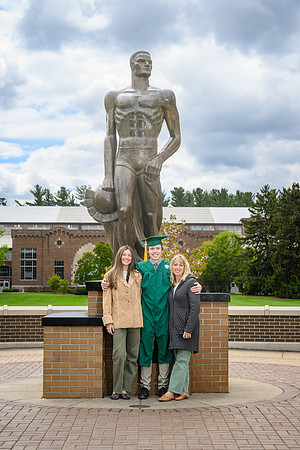 26MSUSpringGrads-0502-Alumni-192