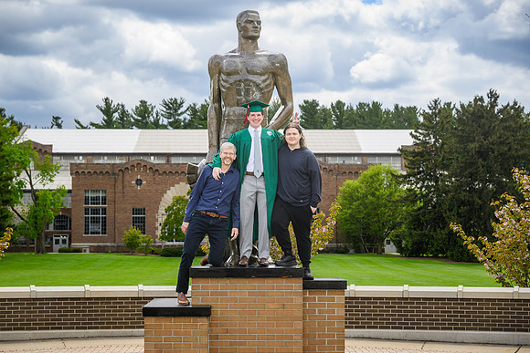 26MSUSpringGrads-0502-Alumni-227