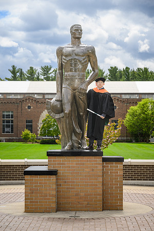 26MSUSpringGrads-0502-Alumni-220