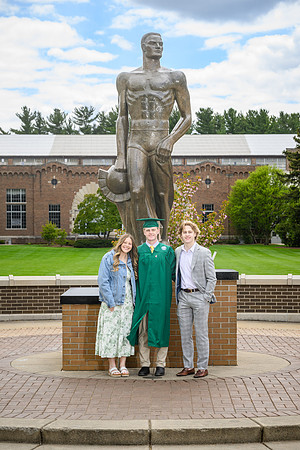 26MSUSpringGrads-0502-Alumni-181