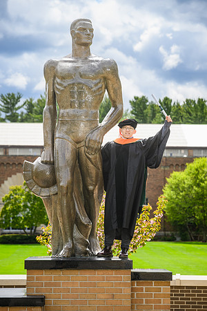 26MSUSpringGrads-0502-Alumni-221