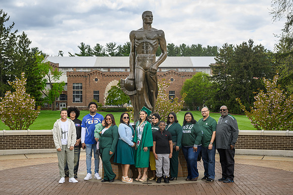 26MSUSpringGrads-0502-Alumni-154