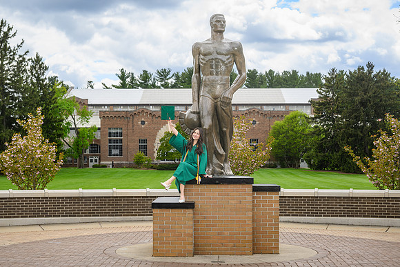 26MSUSpringGrads-0502-Alumni-207