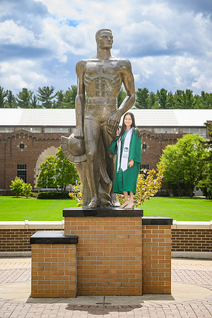 26MSUSpringGrads-0502-Alumni-215