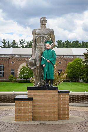 26MSUSpringGrads-0502-Alumni-201