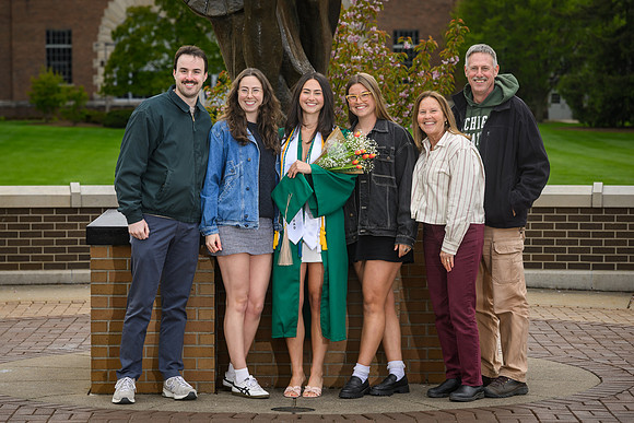 26MSUSpringGrads-0502-Alumni-177