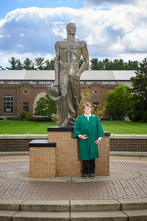 26MSUSpringGrads-0502-Alumni-291