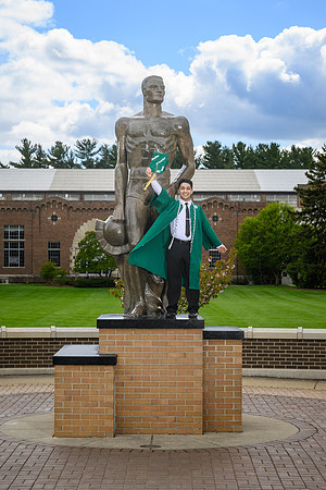 26MSUSpringGrads-0502-Alumni-285