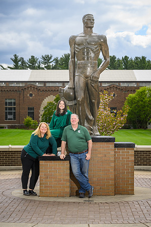 26MSUSpringGrads-0502-Alumni-320