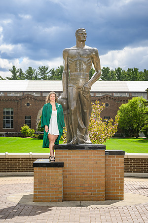 26MSUSpringGrads-0502-Alumni-304