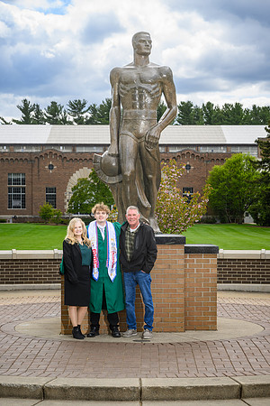 26MSUSpringGrads-0502-Alumni-299
