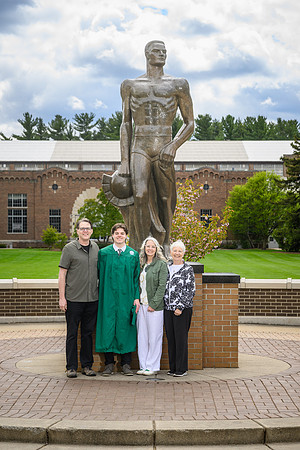 26MSUSpringGrads-0502-Alumni-210x