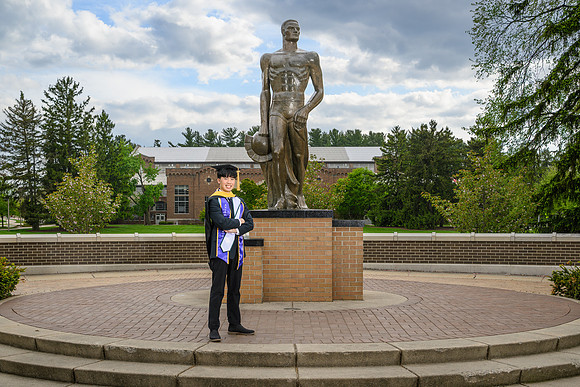 26MSUSpringGrads-0506-MichaelHanaa-008