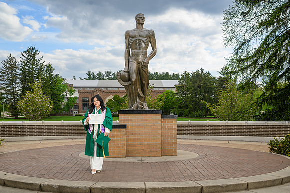 26MSUSpringGrads-0506-MichaelHanaa-021