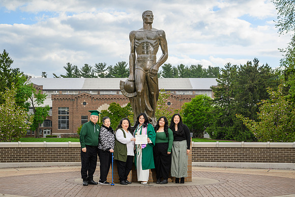 26MSUSpringGrads-0506-MichaelHanaa-022