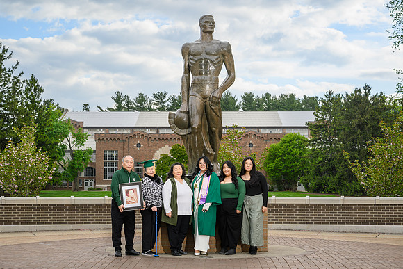 26MSUSpringGrads-0506-MichaelHanaa-025