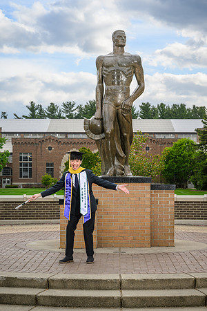 26MSUSpringGrads-0506-MichaelHanaa-004