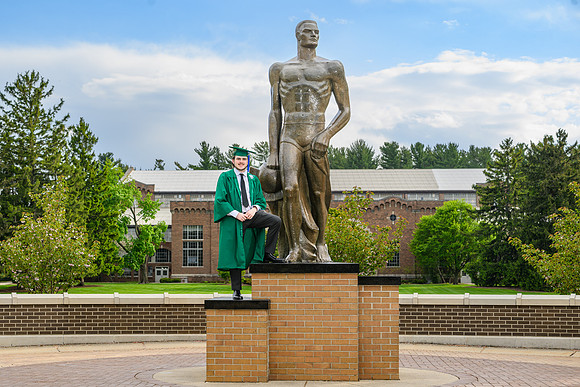26MSUSpringGrads-0507-Joshua-004