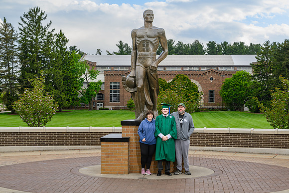 26MSUSpringGrads-0507-Joshua-010