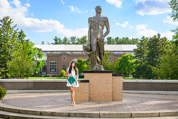 26MSUSpringGrads-0511-Bleu-002