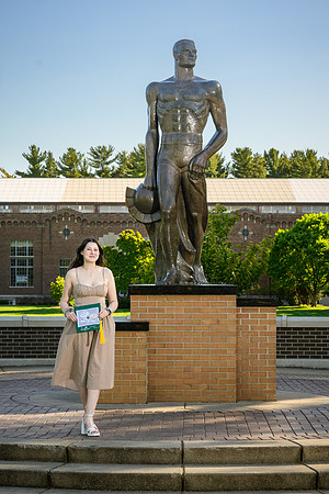 26MSUSpringGrads-0514-Sofia-004