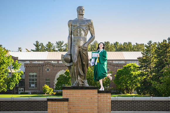 26MSUSpringGrads-0514-Sofia-007