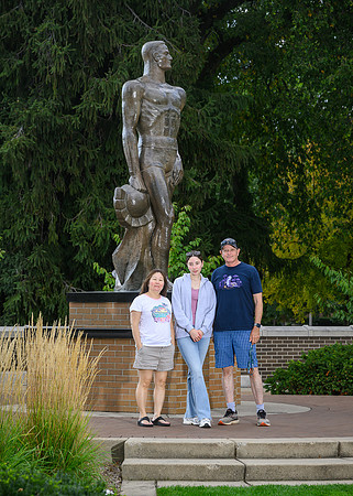 25MSU-SLE-Family-153-edit-edit-5x7
